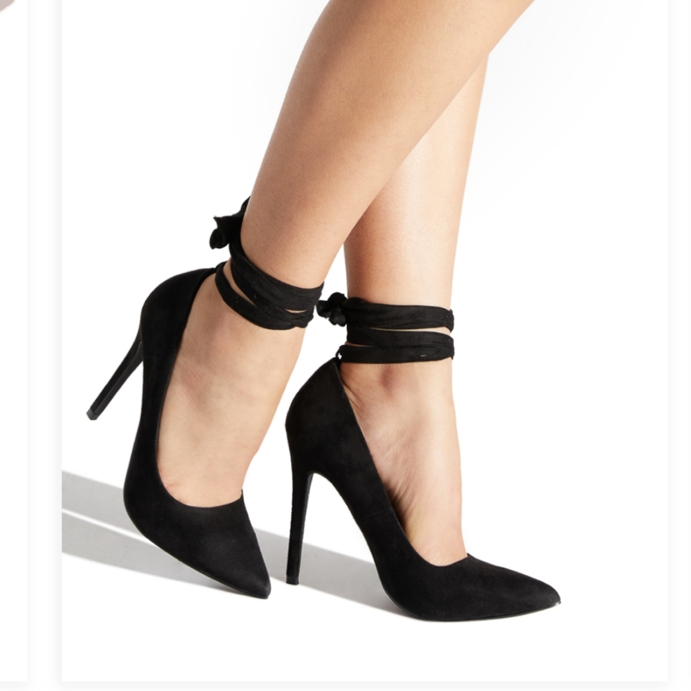 SHOEDAZZLE PUMPS! *Never worn*
